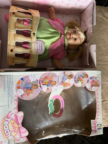 Boneca fala inglês 