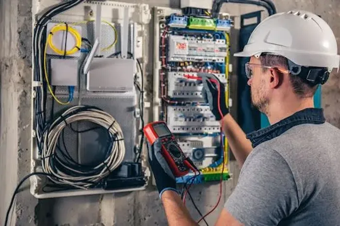 ELETRICISTA RESIDENCIAL E INDUSTRIAL