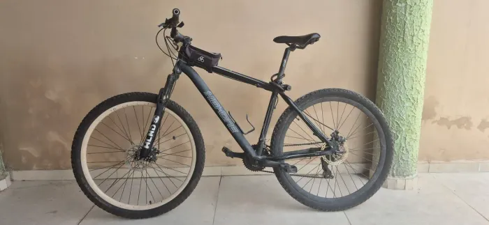 Bike HIGHONE Aro 29 completa + pneu reserva Pirelli