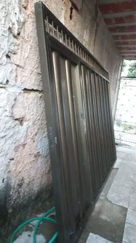 Portão de alumínio com porta dentro largura 3,08cm altura 2,14 cm