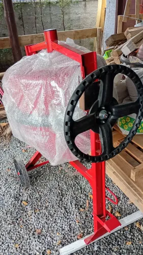 Betoneira motomil 150l nova