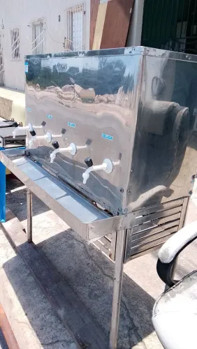 Bebedouro industrial funcionando perfeitamente 