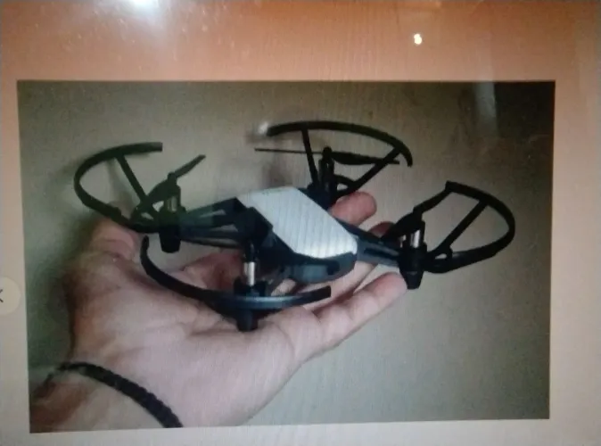 Drone DJI Tello + 2 baterias + carregador + peças de reposição