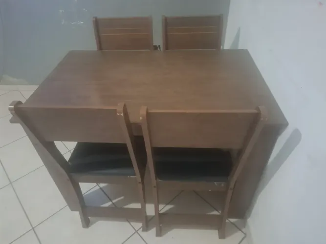 Mesa e armário