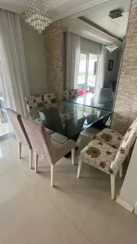 Mesa com 6 cadeiras