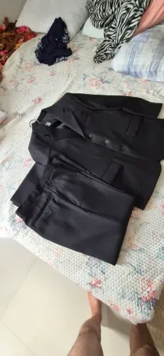 Terno Garbo, usado uma única vez. Tamanho 48, cor preta.