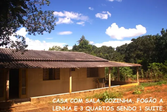 Chácara com 6000m² - Excelente para lazer, morar ou investir.