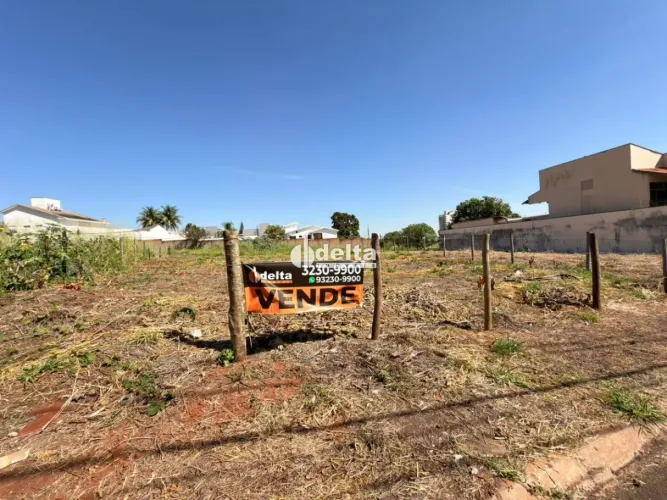 Terreno disponível para venda no bairro Jardim Karaíba em Uberlândia-MG