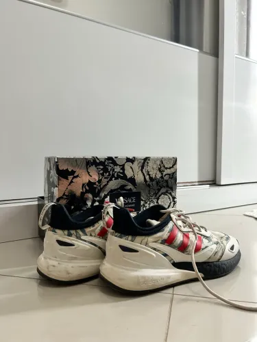 Tênis adidas