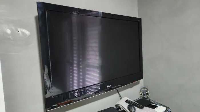 LG TV LCD 42" (não é smart)