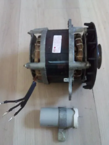 Motor monofásico com polia e capacitor