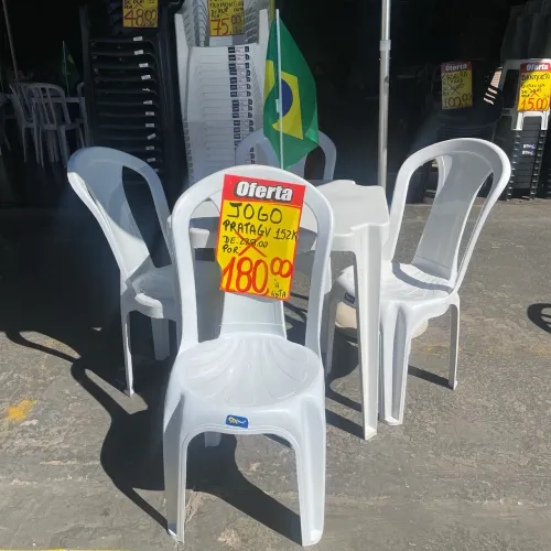 Jogo de Mesas de Plástico