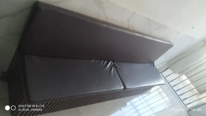 Sofá bau de madeira