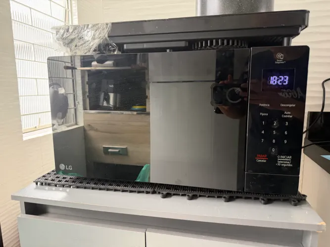 Micro-ondas LG Solo Black Espelhado 30L (Excelente Estado)