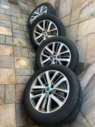 Rodas zerada com pneus fitestone aro 16 fiat toro Strada.