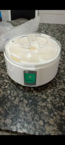 Iogurteira elétrica 06 potes nova