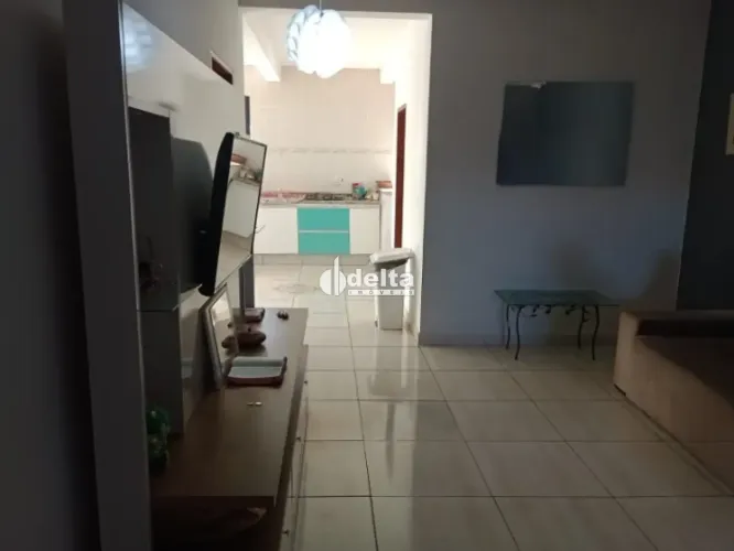 Casa com 4 quartos disponível para venda no bairro Shopping Park em Uberlândia-MG.