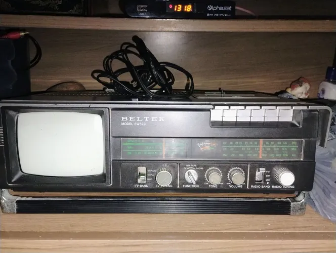Rádio antigo BELTEK
