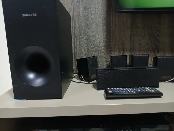 Vendo um hometitiee super conservado único dono.