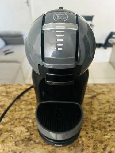 Cafeteira Dolce Gusto pouco usada