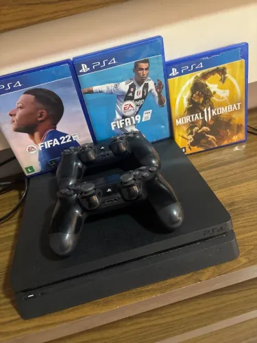 Ps4 com 2 controles e vários jogos