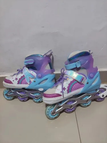 Patins seminovo completo com capacete e proteção