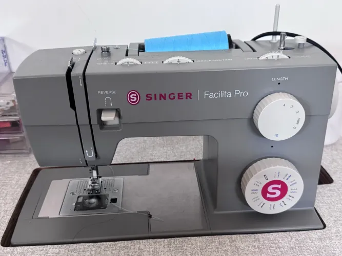 Máquina de Costura Singer Facilita Pro
