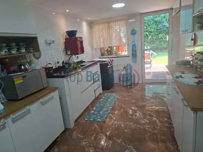 Casa de condominio duplex com piscina em Vargem Grande