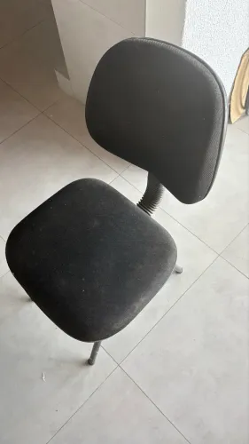 Cadeira de escritório simples