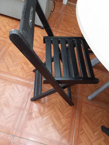 Vendo 6 cadeiras maciça 