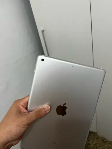 iPad 9ª geração de 64 GB na cor cinza-espacial