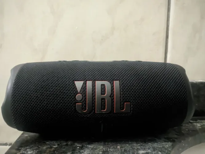 Jbl charge 5 com problema de bateria.
