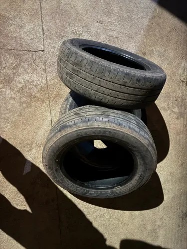 3 Pneus Bridgestone 185/65 R15 - Usados