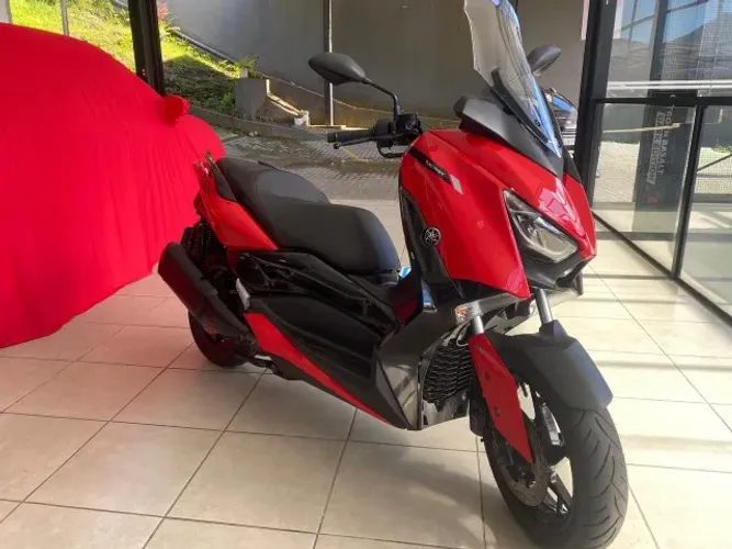 YAMAHA XMAX ABS 250CC VERMELHA 2024 - 16.180km - REVISADA