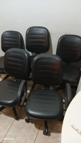 CADEIRAS TIPO SECRETARIA R$ 350,00 UNIDADE
