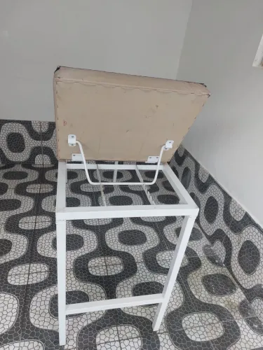 Vendo uma maca muito resistente suporta até 200kg