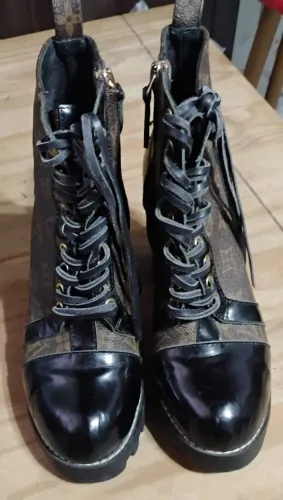 Bota coturno feminina tamanho 37 Louis Vuitton 