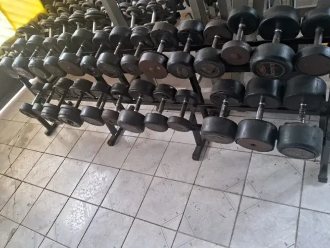 Jogo de Dumbbells Kikos + Suporte