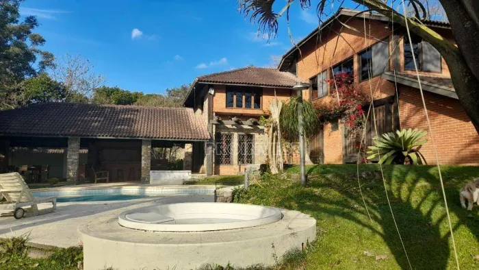 Casa 05 Dormitórios para venda po R$. 1.350.000,00 ou Locação, m² por R$ 10.000,00 o Pacot