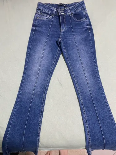 Calça jeans flare nunca usada