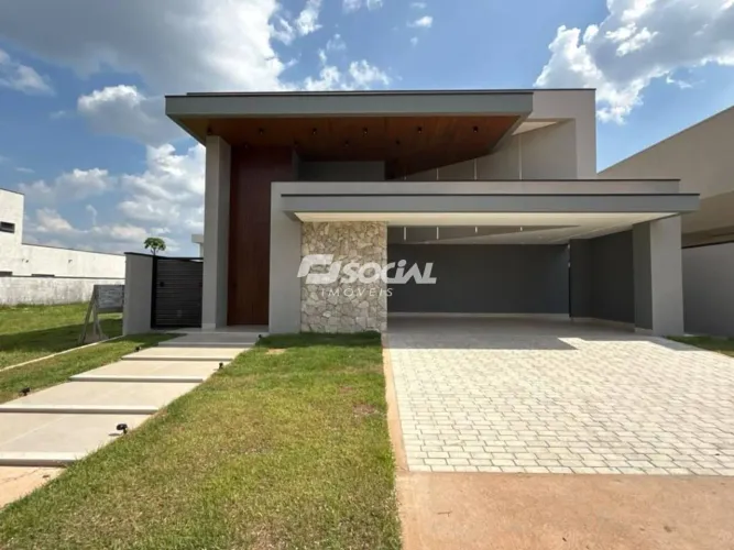Casa com 3 suítes à venda, 250 m² por R$ 1.900.000 - Porto Velho
