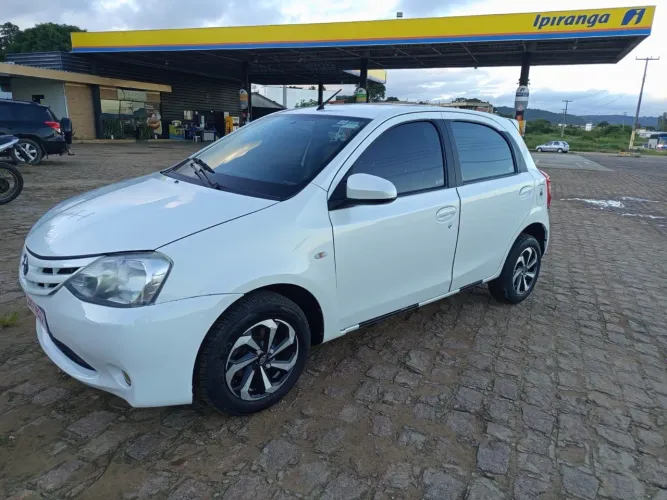 Toyota Etios X 1.3 Flex 16V 5P Mec. 2015