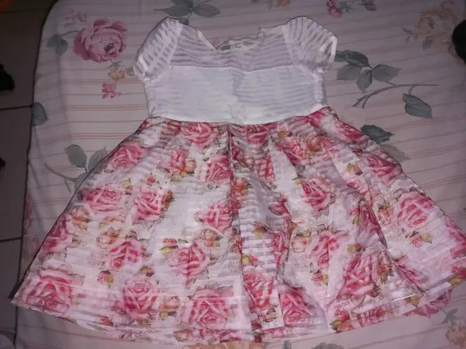 Vestido florido menina