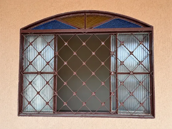 Janela de Ferro com Vidros à Venda