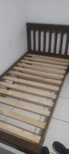 Cama madeira maciça, em ótimo estado 