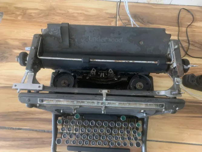Máquina de escrever Underwood c/ defeito