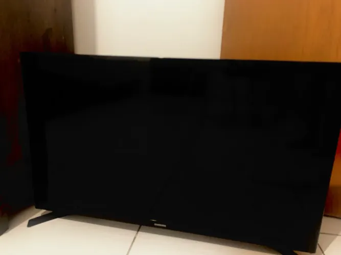 Vende-se televisão smart 32 polegadas