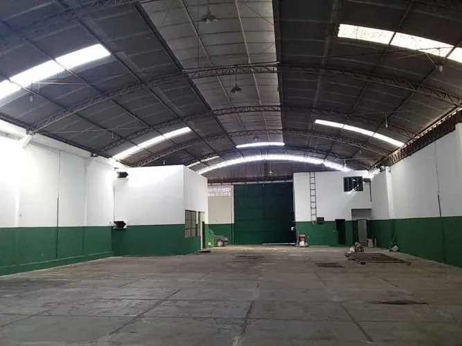 Alugo galpão com 800m² de frente para o Contorno BR 101.