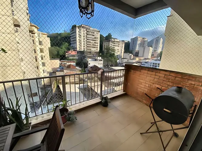 Apartamento : / Residencial / Laranjeiras