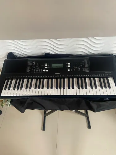 Teclado Yamaha PSR-E373